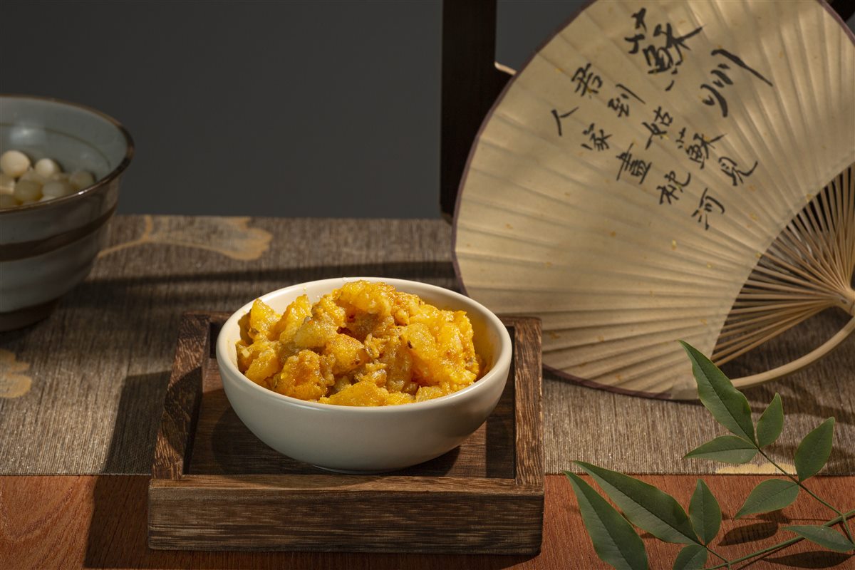 一碗蟹黄浇头特写